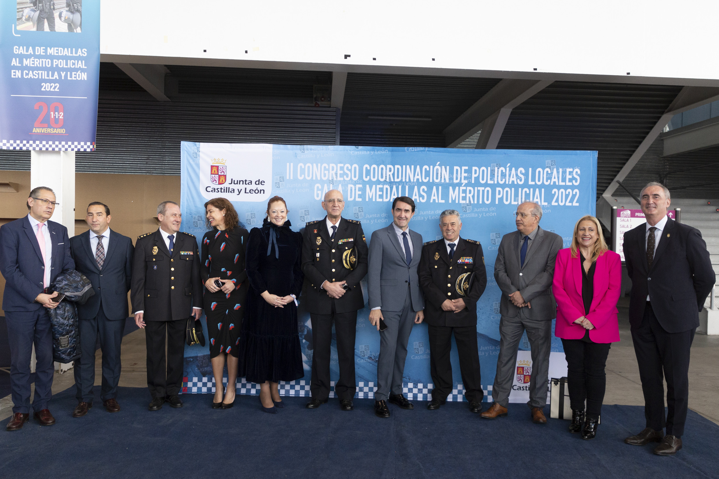 Reconocen Con Sendas Medallas De Oro Al M Rito A Dos Polic As Locales