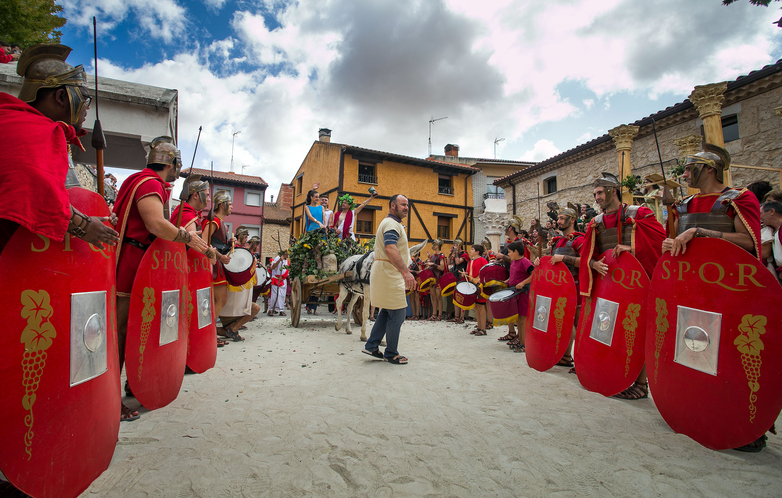 Baños de Valdearados Burgos recupera la tradición romana y reúne a